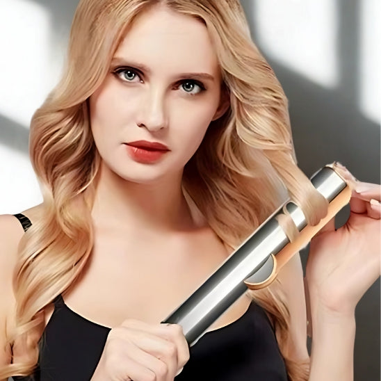 femme blonde lisseur sechant