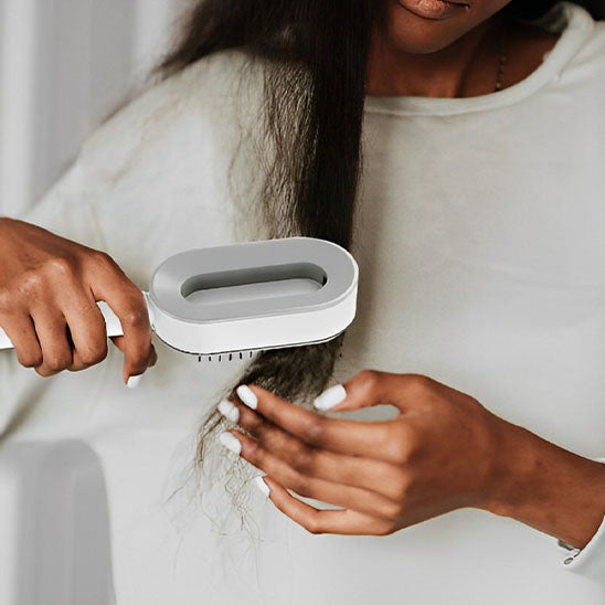 femme brosse cheveux relaxbrush facile