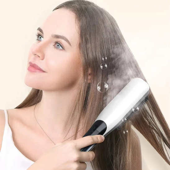 femme coiffure brosse lissante chauffante vapeur