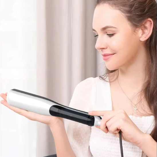 femme coiffure brosse lissante chauffante