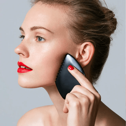 femme blonde gua sha visage et corps rocbianshi