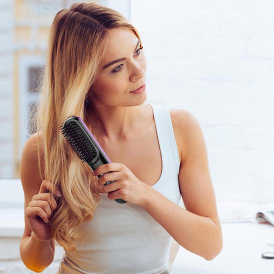 femme brosse chauffante lissante sans fil