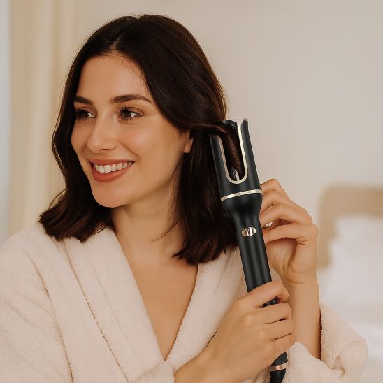 femme brune boucleur automatique