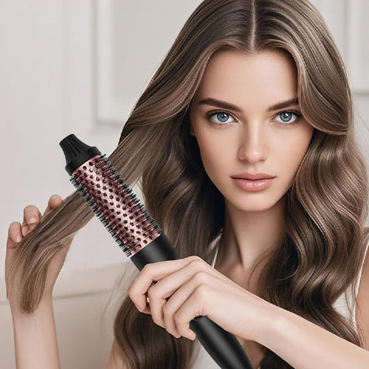 femme brune brosse brushing chauffante