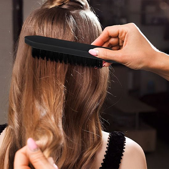 femme peigne a cheveux elite noire