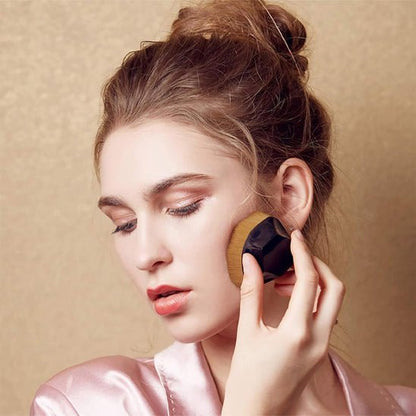 femme pinceau maquillage brosse hexagonbrush