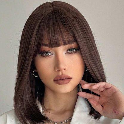 femme porte extension cheveux à clip