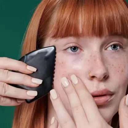 femme rousse gua sha visage et corps rocbianshi efficace