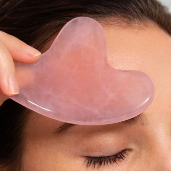 gros plan gua sha rose