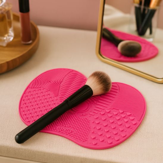 nettoyeur pinceaux maquillage rose