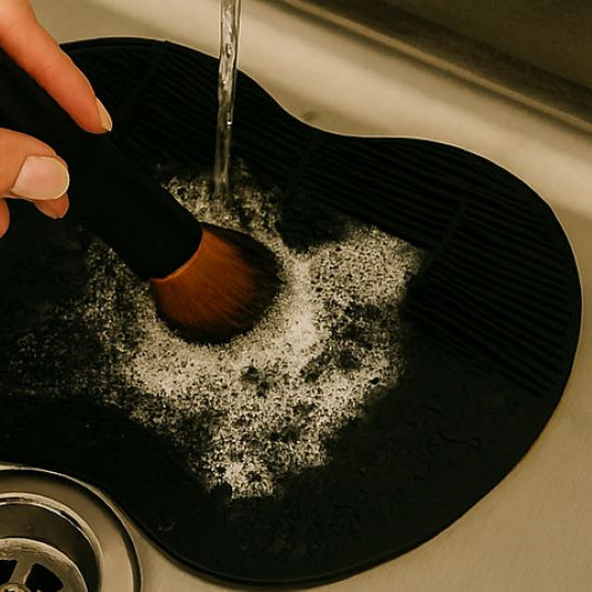 nettoyeur pinceaux maquillage tapis efficace